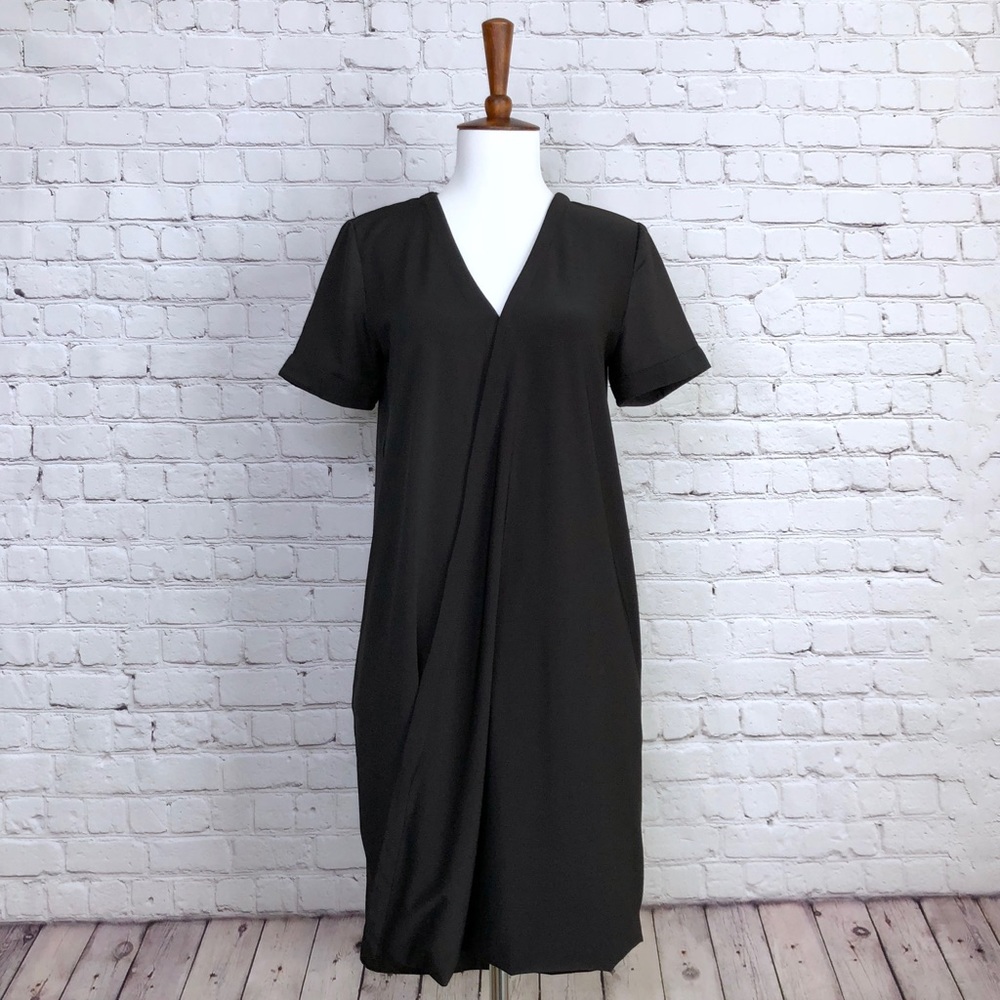 Gianni Bini Black V-Neck Short Sleeve Draped Dress